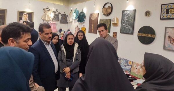 نمایشگاه آثار هنری دانش‌آموزان هنرستان محمودیه بجنورد 