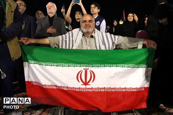 تجمع یزدی ها در حمایت از رهبر انقلاب در میدان بزرگ امیرچخماق