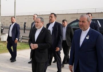سفر وزیر امور خارجه به عراق/ ادای احترام عراقچی به شهدای مقاومت