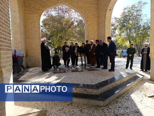 غبار روبی مزار شهدای گمنام شهرستان سلطانیه 