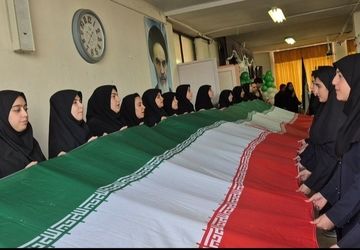 نواختن زنگ انقلاب در نقده