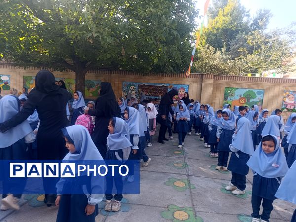 زنگ آغاز مهر در دبستان دخترانه مهر و ماه آشخانه 