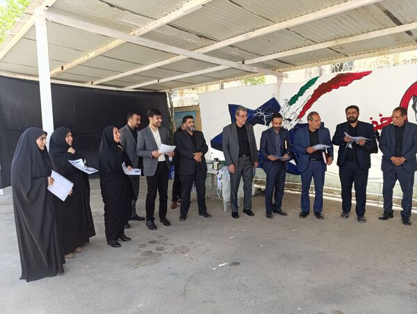 قدردانی از دانش‌آموزان فعال در نمایشگاه نقاشی حماسه حسینی 