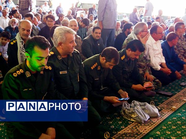 نماز جمعه ای با رنگ خون شهید در کاشمر