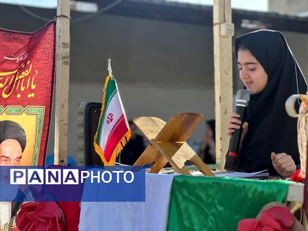 نواختن زنگ انقلاب در دبیرستان هیأت‌امنایی طه