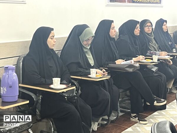نشست معاونان و مربیان پرورشی در گلوگاه 
