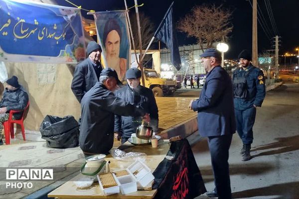 پذیرایی خادمان موکب شهدای فیروزکوه 