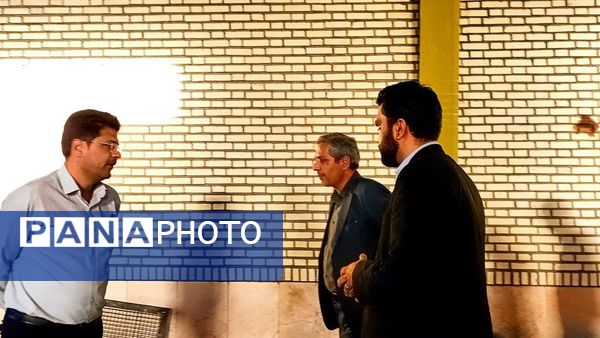 فرماندار کاشمر از سالن و چمن مصنوعی روستای قوژد بازدید کرد