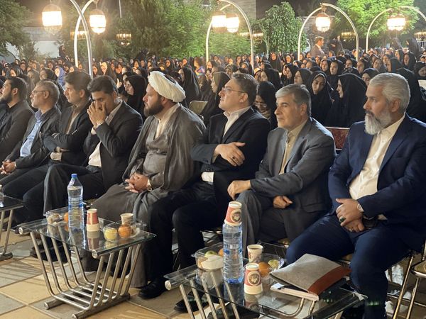 هفته‌ای برای ستایش دانایی؛ جشن معلمان در تالار ملک برگزار شد