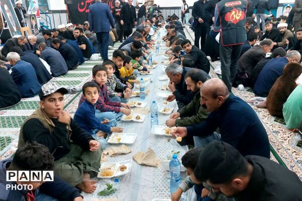 سفره افطاری ۲ هزار نفری در قلعه رئیسی