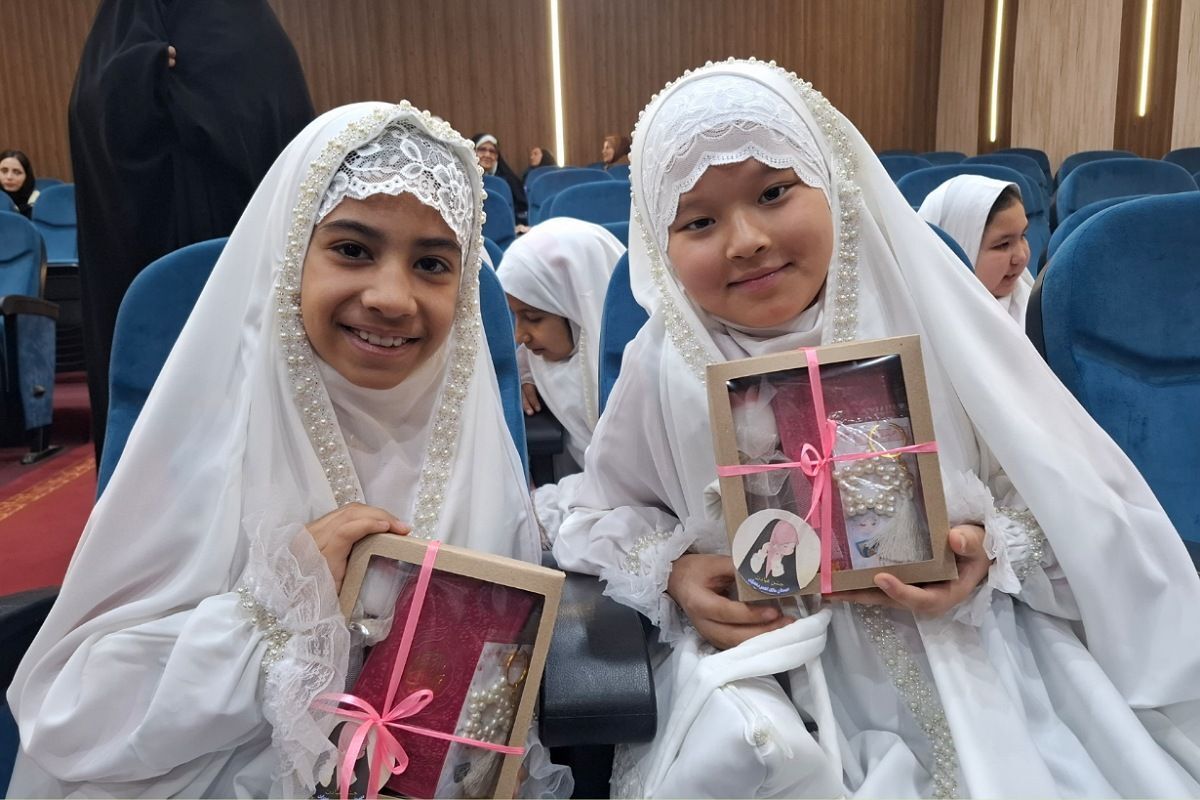 جشن تکلیف دانش آموزان دختر شهرستان ملارد