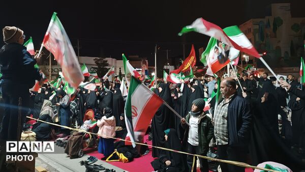 اجتماع مردم هنگام تحویل سال در چهارراه ورزش مشهد