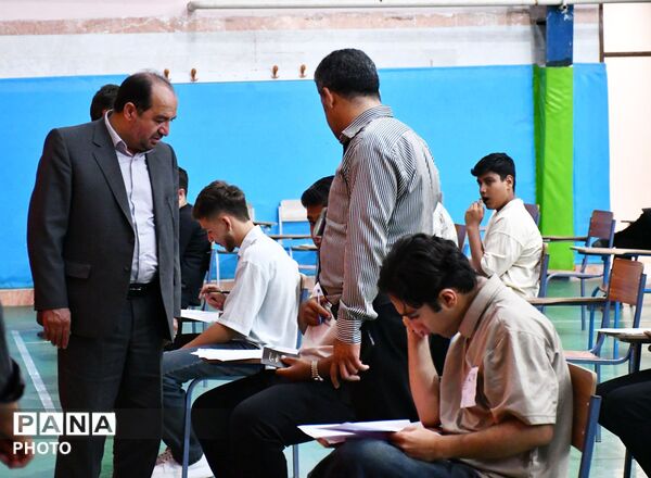 نظارت میدانی مدیر آموزش و پرورش مه‌ولات بر روند برگزاری آزمون‌های نهایی