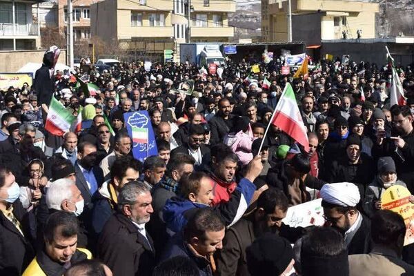 ایستادگی و حضور گرم مردم دماوند در راهپیمایی ۲۲ بهمن