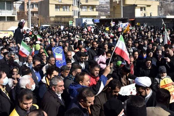 ایستادگی و حضور گرم مردم دماوند در راهپیمایی ۲۲ بهمن