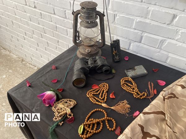 گشایش نمایشگاه مدرسه انقلاب در هنرستان عالمه باخرز