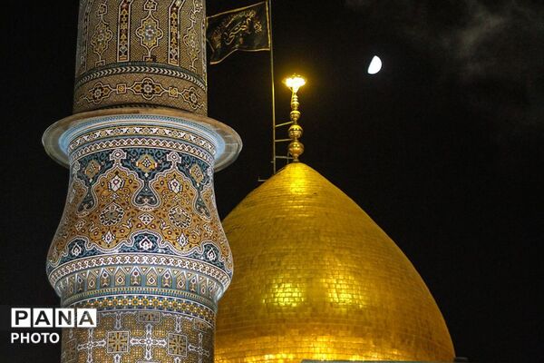 آیین اهتزار پرچم عزای سیدالشهدا (ع) در شب اول ماه محرم در حرم حضرت عبدالعظیم (ع) شهرری 