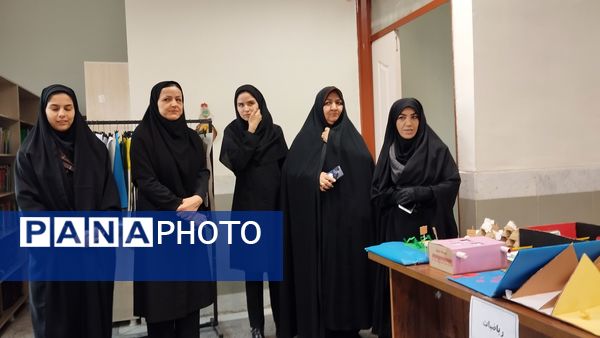 نمایشگاه دست‌سازه در دبیرستان ذبیح الله هوشیار