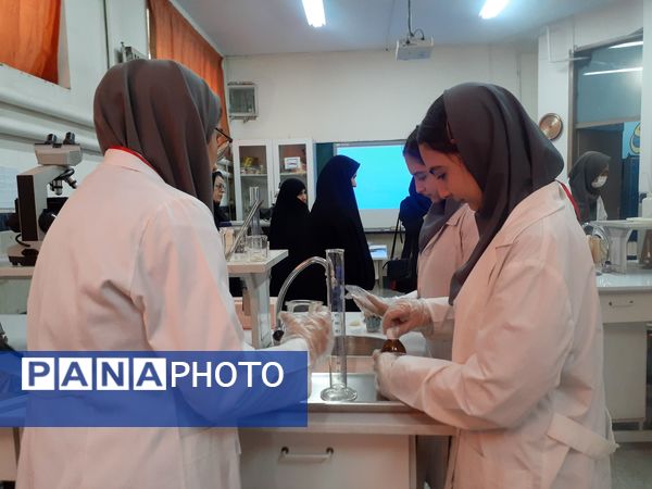 گرامیداشت هفته آزمایشگاه در منطقه ۱۶