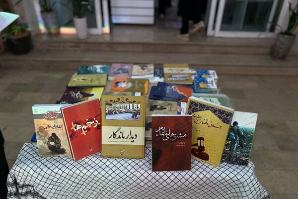 دانش‌آموزان دبیرستان نگین‌دانش ورامین میهمان کتابخانه رازی شدند