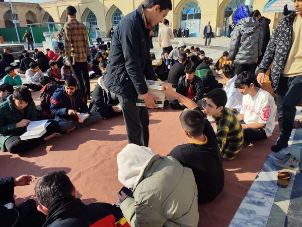 سه روز بندگی  در مسجد جامع نیشابور