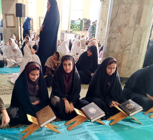  محفل انس با قرآن کریم در شهرستان خاتم 