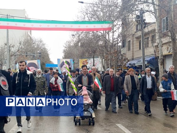 حضور چشمگیر مردم بجنورد در راهپیمایی ۲۲ بهمن