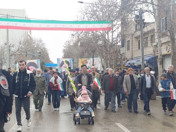 حضور چشمگیر مردم بجنورد در راهپیمایی ۲۲ بهمن