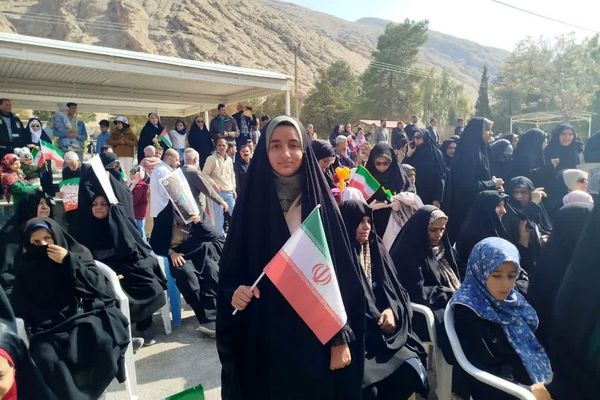 حضور با شکوه مردم زرقان در راهپیمایی 22 بهمن ماه