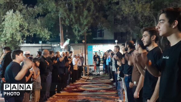 چلیچه؛ تجمعات شبانه در امتداد راه شهیدان