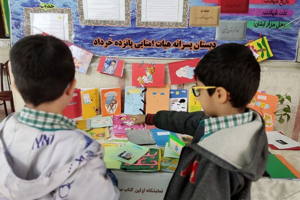 برپایی نمایشگاه کتاب و کتابخوانی به همت دانش‌آموزان مدارس ناحیه دو شهرری 