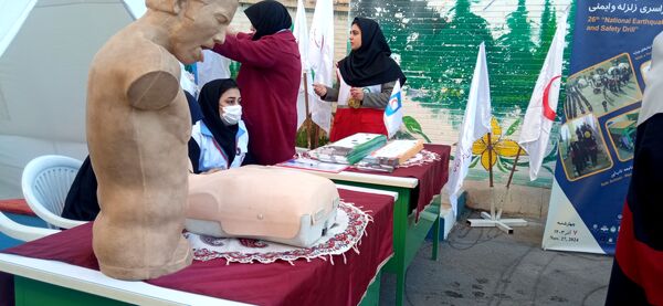 نواخته شدن بیست و ششمین زنگ نمادین استانی مانور زلزله در مدرسه شاهد ظهور آموزش و پرورش ناحیه یک