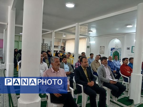 جلسه انجمن اولیا پایه یازدهم دبیرستان نمونه آیت‌الله خامنه‌ای