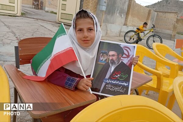 مراسم چهلمین روز شهدای دانش‌آموز و جنگ رمضان در دبیرستان پروین اعتصامی قلعه رئیسی