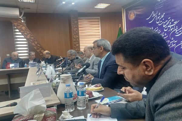 نشست مشترک اعضای کمیسیون آموزش و تحقیقات مجلس، مدیران آموزش و پررش استان خراسان رضوی و وزیر آموزش وپرورش در مشهد