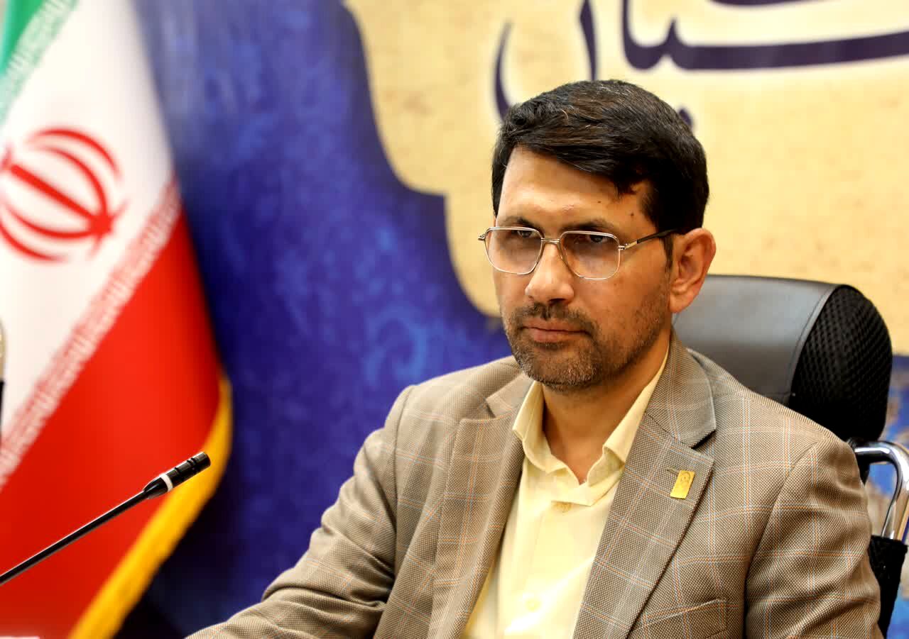 اهدای کلام الله مجید از سوی دفتر رهبر معظم انقلاب اسلامی (مدظله العالی) به نو دانشجو معلمان