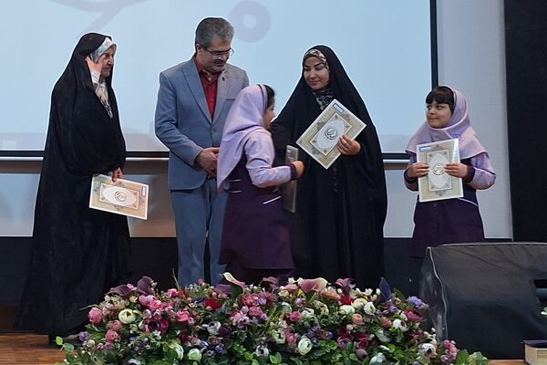تجلیل از برگزیدگان جشنواره بزرگ جوانه در مجتمع آموزشی و فرهنگی علوم پزشکی شیراز 