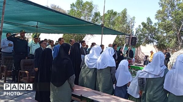 زنگ سپاس معلم همزمان با سراسر کشور در مدرسه شجره طیبه میناب