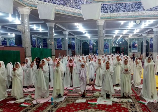 دانش‌آموزان بویین‌زهرایی در جشن روزه‌اولی‌ها از خدای خود تشکر کردند