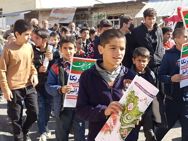 حضور پرشکوه مردم حماسه ساز بن در راهپپیمایی ۲۲ بهمن