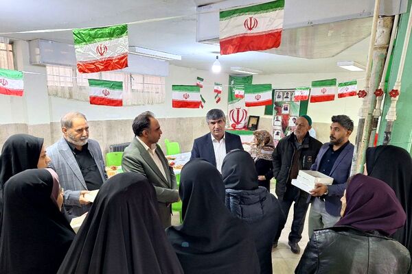  آیین افتتاح جشنواره ماها و ایران‌مون در دبیرستان خدیجه کبری پردیس 