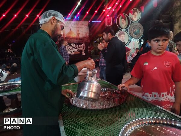 قاب پانا میزبان چای خوش عطر چایخانه حضرت زهرا (س)