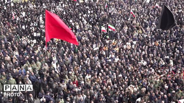  تشییع پیکر شهدا در میدان امام خمینی (ره) همدان با حضور حماسی مردم همیشه در صحنه