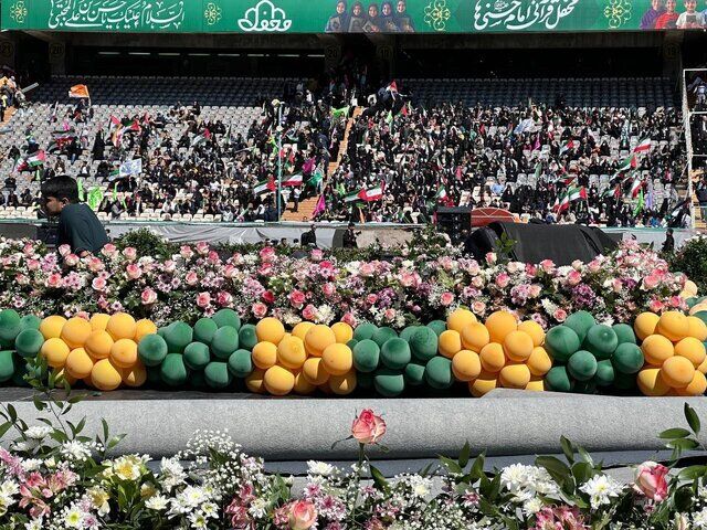 «محفل قرآنی امام حسنی‌ها» در ورزشگاه آزادی برگزار شد