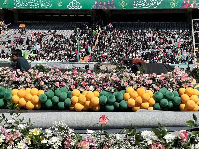 «محفل قرآنی امام حسنی‌ها» در ورزشگاه آزادی برگزار شد