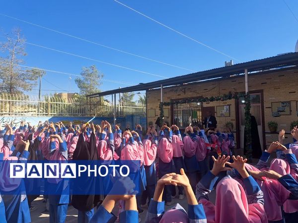 برنامه گرامیداشت هفته دفاع مقدس در دبستان شهید هادی آریایی 