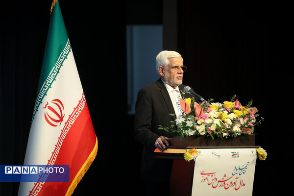 تجلیل از مدال آوران ورزش دانش‌آموزی