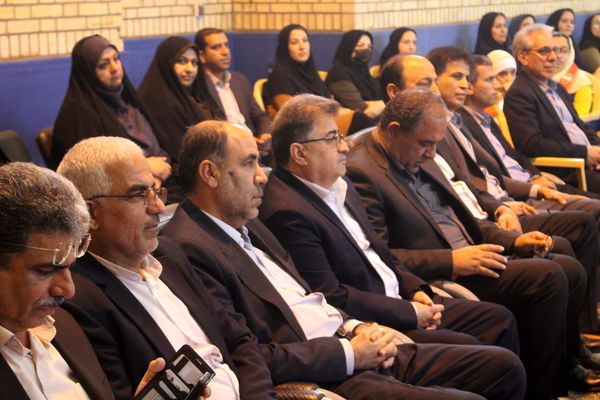 آیین سپاس معلم در دبستان دخترانه شهید باهنر بوشهر