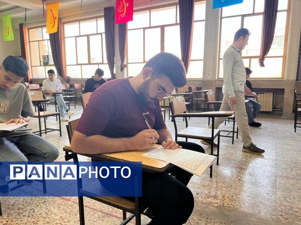 حال و هوای امتحانات نهایی در حوزه‌های دبیرستان‌های اصفهان