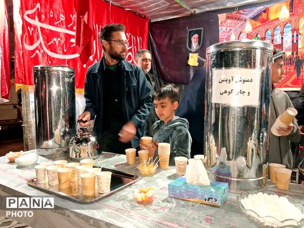  خدمات رسانی موکب ها در بلوار فضل نیشابور